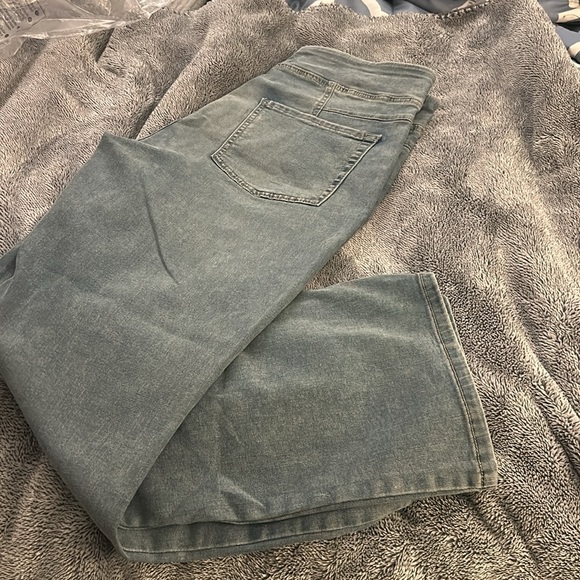 We The Free In My Feelings Cropped Slim Flare Jeans in Bermondsey Blue NWT. - Picture 3 of 4